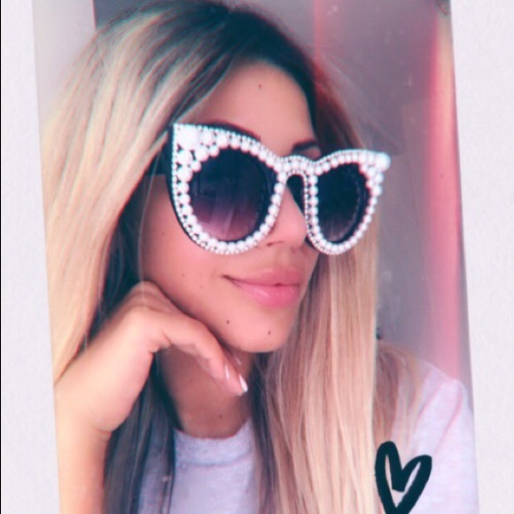 Fashion Pearl Cat Eye Sunglasses - Picture 5 of 5